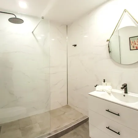 Holiday home Beautiful Spacious 1 Bedroom With A Pool, Marina Palace 608 Playa Paraiso (Tenerife)