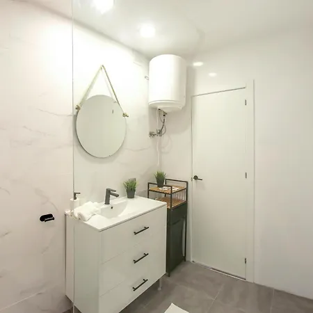 Beautiful Spacious 1 Bedroom With A Pool, Marina Palace 608
